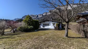 Expose Bungalow mit Entwicklungspotenzial in Toplage