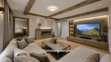 Modernes Wohnzimmer mit gemütlichem Sofa, Kamin und Holzbalken, offen zum Schlafzimmer.