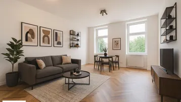 Helles Wohn- und Esszimmer mit modernem Interieur, Fischgrätparkett und Blick ins Grüne.