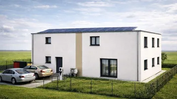 Modernes Einfamilienhaus mit Photovoltaikanlage auf dem Dach und Stellplätzen für Fahrzeuge.