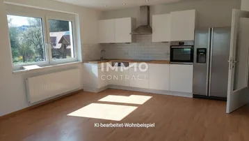 Moderne Küche mit weißen Schränken, Holzarbeitsplatte und Blick ins Grüne.