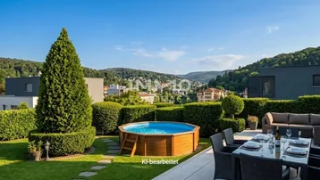 Gepflegter Gartenbereich mit kleinem Pool, Terrasse und Essbereich im Freien mit Bergblick.