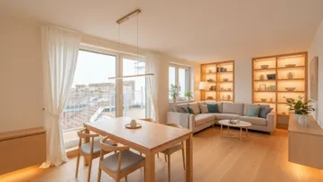 Helles Wohn- und Esszimmer mit Holzboden, großen Fenstern und Zugang zur Terrasse.