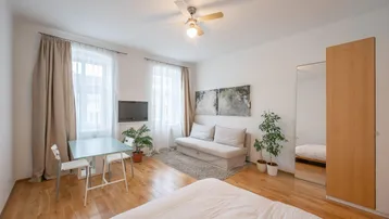 Expose ***NEU*** Vollmöblierte, neuwertige Wohnung in wunderschönem Altbau