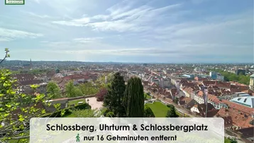 Panoramablick über die Stadt Graz vom Schlossberg mit Uhrturm und Schlossbergplatz.