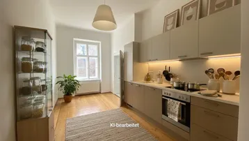 KI-bearbeitete moderne Küche mit beigefarbenen Schränken, Holzdielenboden und einem Fenster.