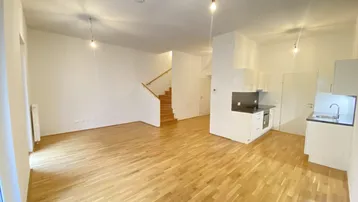 Expose Lichtdurchflutete Maisonette-Wohnung zwischen SCN und Lorettowiese!