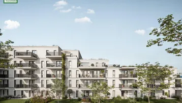 Moderne Wohnanlage mit mehreren Balkonen und begrünten Außenbereichen unter blauem Himmel.