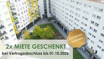 Luftaufnahme eines Wohnkomplexes mit mehreren Gebäuden, Innenhof und Spielplatz.