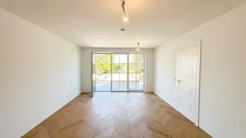 Expose 1. Reihe fußfrei - Traumwohnung direkt an der Donau im exklusiven Wohngebäude!
