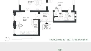 Detaillierter Grundriss der Wohnung Top 1 mit mehreren Zimmern, Balkon und offenem Wohnbereich.