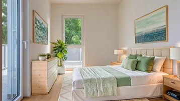 Helles Schlafzimmer mit Holzboden, großen Fenstern und direktem Zugang zum Balkon.