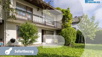 Gepflegtes Einfamilienhaus mit grünem Garten, kleiner Terrasse und Balkon, ideal für den sofortigen Bezug.