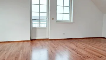 Expose 3-Zimmer-Wohnung mit Balkon, Garagenstellplatz und Kellerabteil in ruhiger Lage