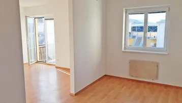 Expose Geförderte 4-Zimmerwohnung mit Balkon inkl. KFZ-Stellplatz