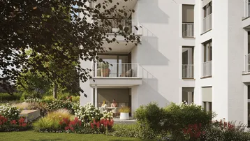 Gemütliche Terrasse im Erdgeschoss mit Sitzgelegenheiten und üppiger Bepflanzung im Garten.