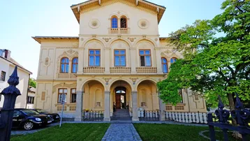 Expose Historische Villa ALMEROTH im Stadtzentrum- Wohnen auf 250 m2 im OG plus 4 Untermieter
