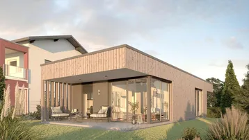 Moderne Hausfassade mit Holzverkleidung und einer einladenden, möblierten Terrasse im Grünen.