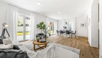Helles, offenes Wohn- und Esszimmer mit Holzboden und Zugang zum Garten.