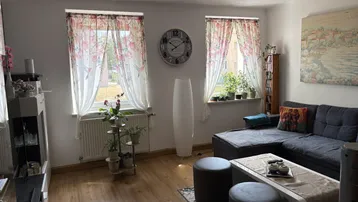 Expose Wohlfühlen leicht gemacht: helle Räume und eine einladende Atmosphäre machen diese 2-Zimmer-Wohnung mit offener Küche zu einem schönen Zuhause in ruhiger Grünlage - ab Dezember verfügbar!