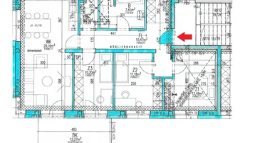 Grundriss einer Wohnung mit offenem Wohnbereich, drei Zimmern, Bad, WC und Balkon.