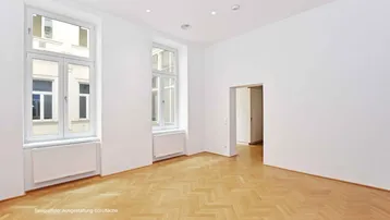 Heller Büroraum mit großen Fenstern und klassischem Fischgrätparkettboden, bereit zur individuellen Gestaltung.