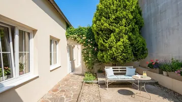 Expose Sanierungsbedürftiges Zweifamilienhaus auf Eigengrund mit Garten und zwei Stellplätzen am Grundstück in Himberg bei Wien!
