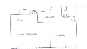 Handgezeichneter Grundriss einer Wohnung mit offenem Wohn-Essbereich, separater Küche, einem Zimmer und Bad/Toilette.