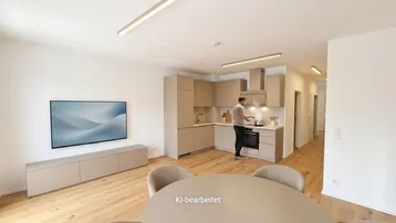 Offener Wohn-Essbereich mit moderner Küche, Holzboden und viel Tageslicht.