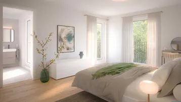 Helles Schlafzimmer mit Holzboden, modernen Möbeln, Zugang zum Bad und Blick ins Grüne.