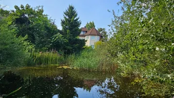 Expose Exklusive Villa mit Schwimmteich und separatem Gäste- bzw. Personalhaus