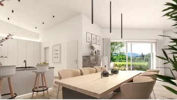 Moderner Essbereich mit Holztisch, stilvollen Stühlen und offener Küche mit Bergblick.