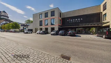 Expose Geschäftsfläche mit optimaler Sichtbarkeit im Einkaufszentrum