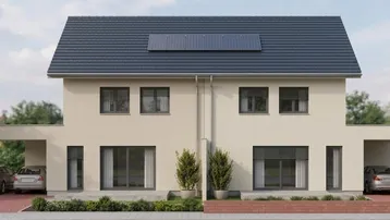 Moderne Doppelhaushälfte mit Satteldach, Photovoltaikanlage und Carports für zwei Fahrzeuge.