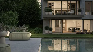 Moderne Wohnanlage mit Pool und stilvoller Außenterrasse, umgeben von üppigem Grün am Abend.