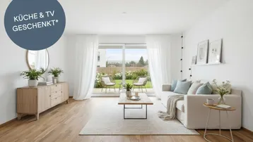 Helles Wohnzimmer mit Holzboden, modernen Möbeln und Zugang zu einer kleinen Grünfläche im Freien.