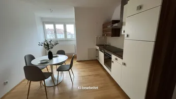 Helle Wohnküche mit moderner Einbauküche, Essbereich und Parkettboden.