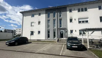 Expose Großzügige 4-Zimmer-Wohnung mit Loggia und 2 KFZ-Stellplätze