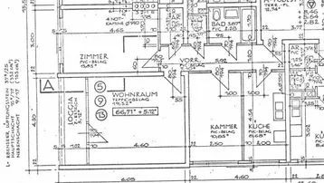Grundriss einer Wohnung mit Wohnraum, Schlafzimmer, Küche, Bad, WC und Loggia.