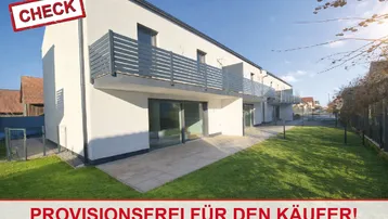 Moderne Reihenhäuser mit Terrassen und Gärten, ideal für Familien, in sonniger Lage.