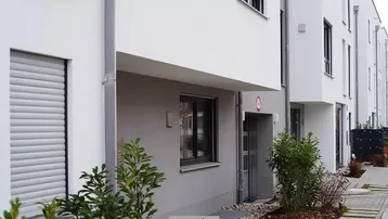Expose Familienfreundliches Reihenhaus mit Keller, Hobbyraum und 2 Loggien