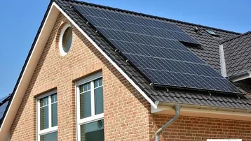 Expose +++ Architektonisch ansprechend gestaltetes Einfamilienhaus in Hanglage +++