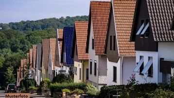 Expose Gemütliches Zuhause mit viel Potenzial - Doppelhaushälfte mit Nebengebäuden