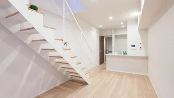 Expose +++ Maisonette-Wohnung im 1./2. DG mit Lift und 4 TG-Stellplätzen (Bj. 2022) +++