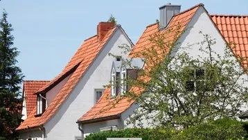 Expose Wohnen, Arbeiten, Lagern: Großzügiges Einfamilienhaus mit großer Halle und vielen Grundstücksflächen