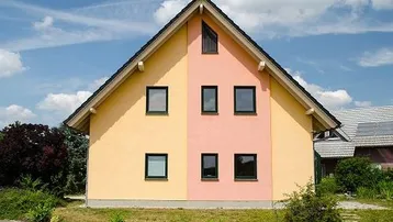Expose Vielseitiges 2-Familien-Doppelhaus mit großzügigem Wohnangebot, Garage und Carport