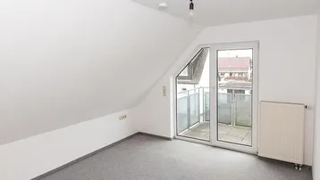 Expose Großzügige DG-Wohnung mit 50 m² Dachterrasse, Balkon & 2 Pkw-Stellplätzen
