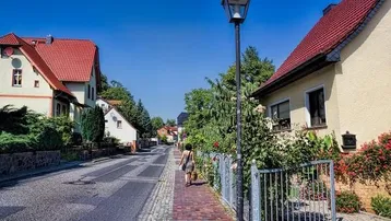 Expose +++ Einfamilien-Doppelhaushälfte mit Doppel-Carport +++