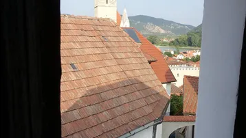 Expose Klein &amp; fein oder groß gedacht: Wachau - Historisches Winzerhaus mit Gewölbekeller, Innenhof und Donaublick