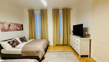 Expose Ruhige 2-Zimmer-Wohnung mit separater Küche neben U6 Gumpendorfer Straße!